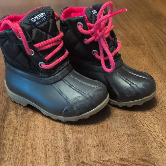 Sperry Kids Black Boots with Pink Laces - Picture 2 of 4